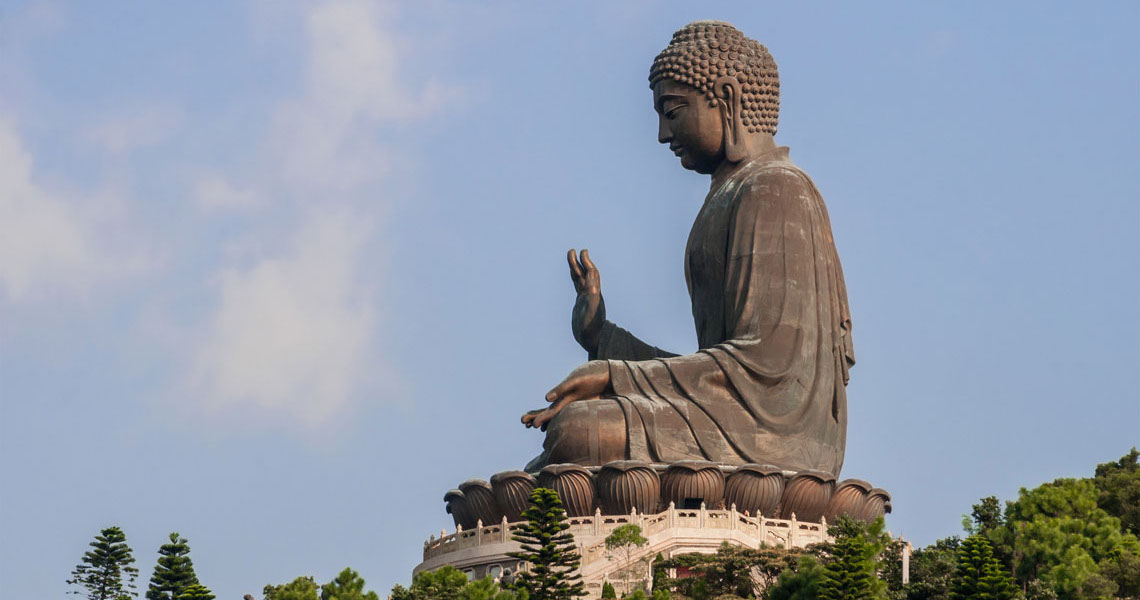 Tian_Tan_Buddha_by_Beria