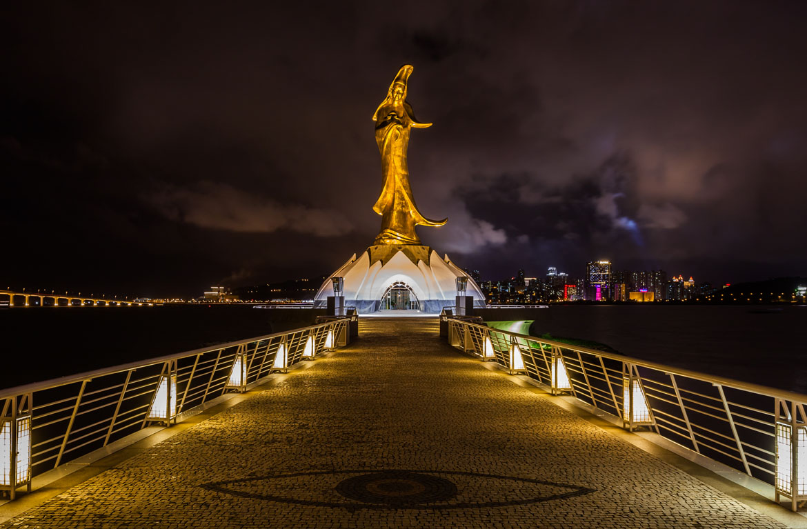 Estatua_de_Guan_Yin_Macao_2013-08-08_DD_08