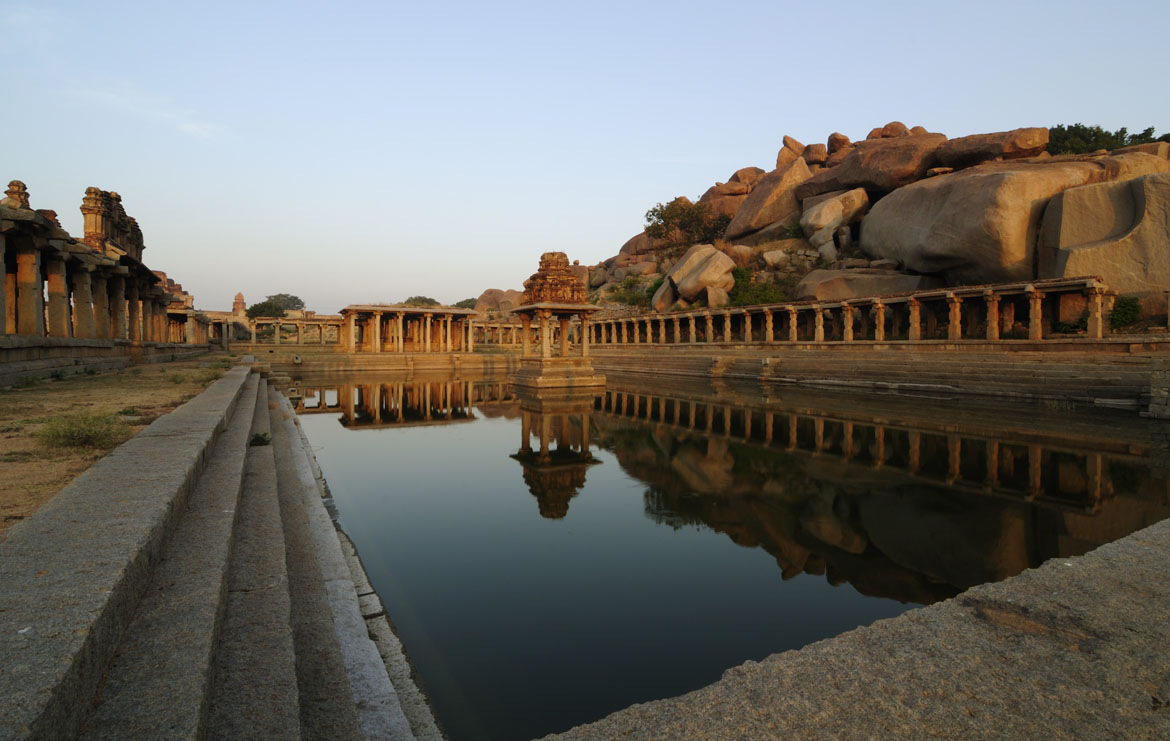 Krishna_Pushkarani_-_Hampi_Ruins