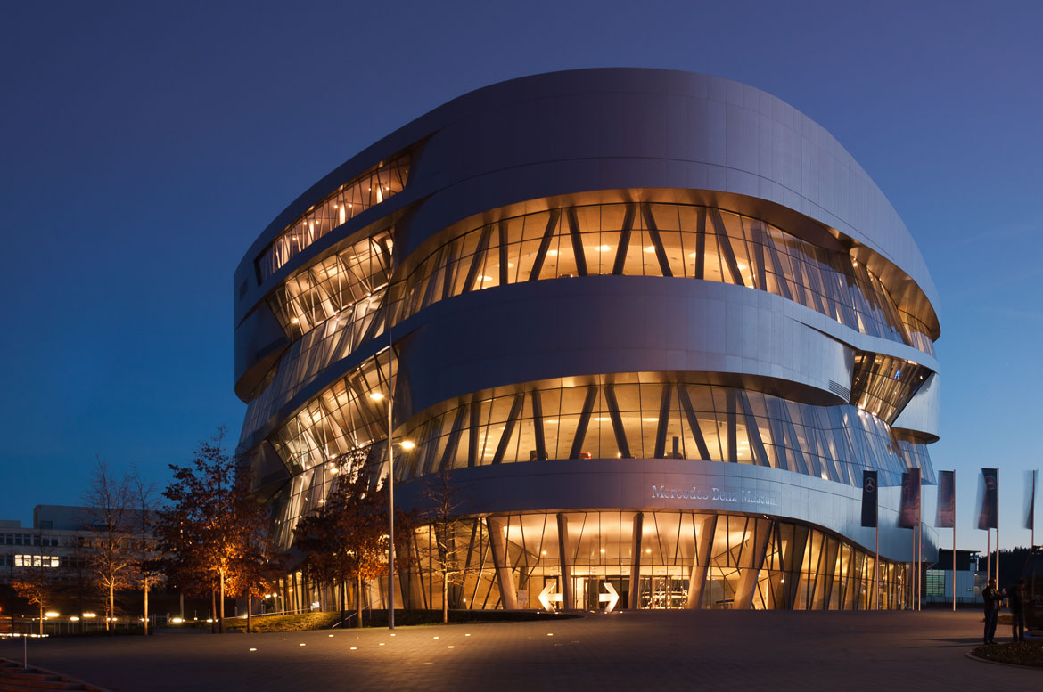 Mercedes-Benz_Museum_201312_08_blue_hour