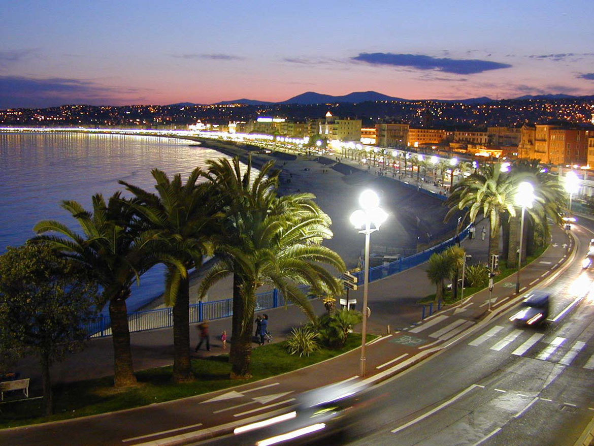 Nice-night-view-with-blurred-cars_1200x900