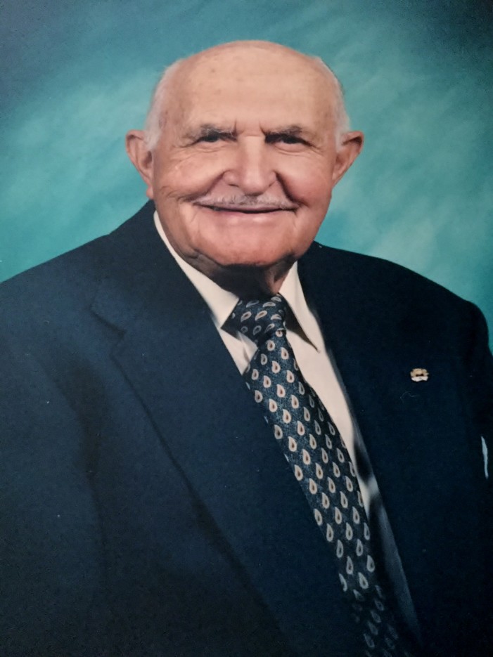 Thomas, Robert R.; 98, of many places including Lake Orion