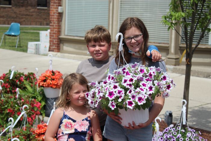 Lake Orion blossoms to life with annual Flower Fair
