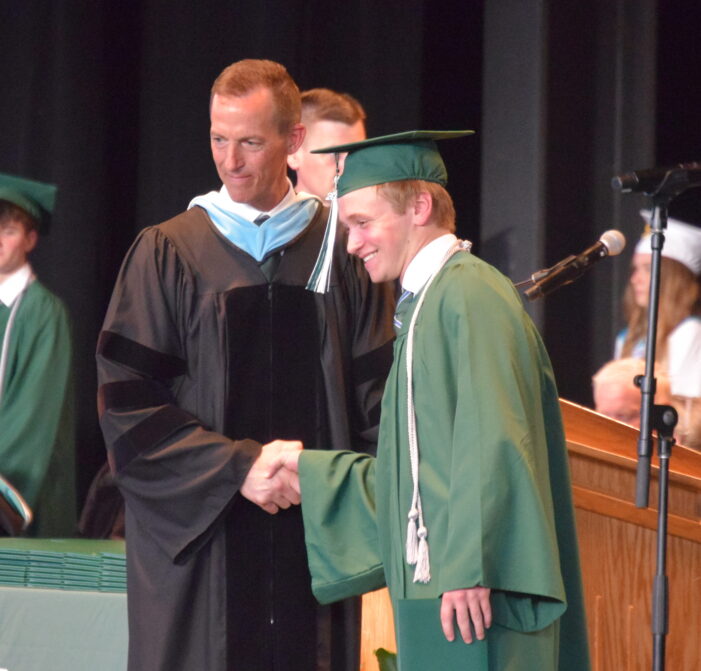 535 students graduate from Lake Orion High School in 2021
