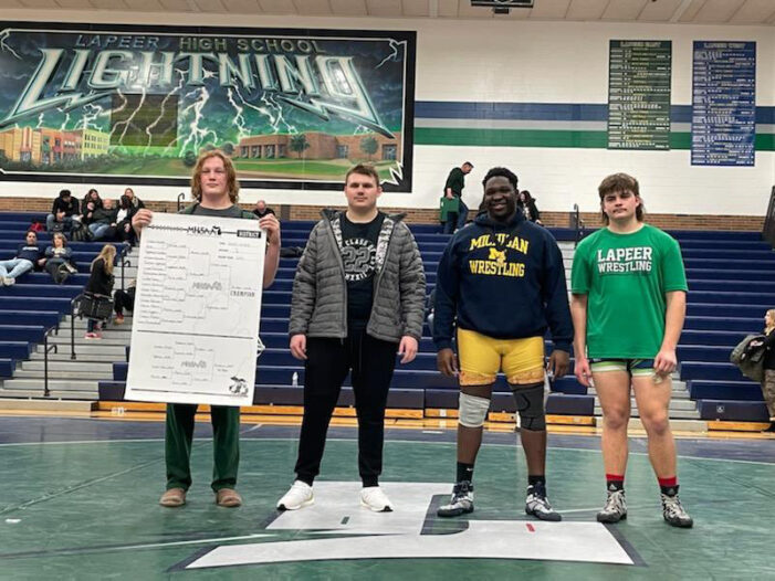 Lake Orion wrestlers place at districts, head to regional tournament