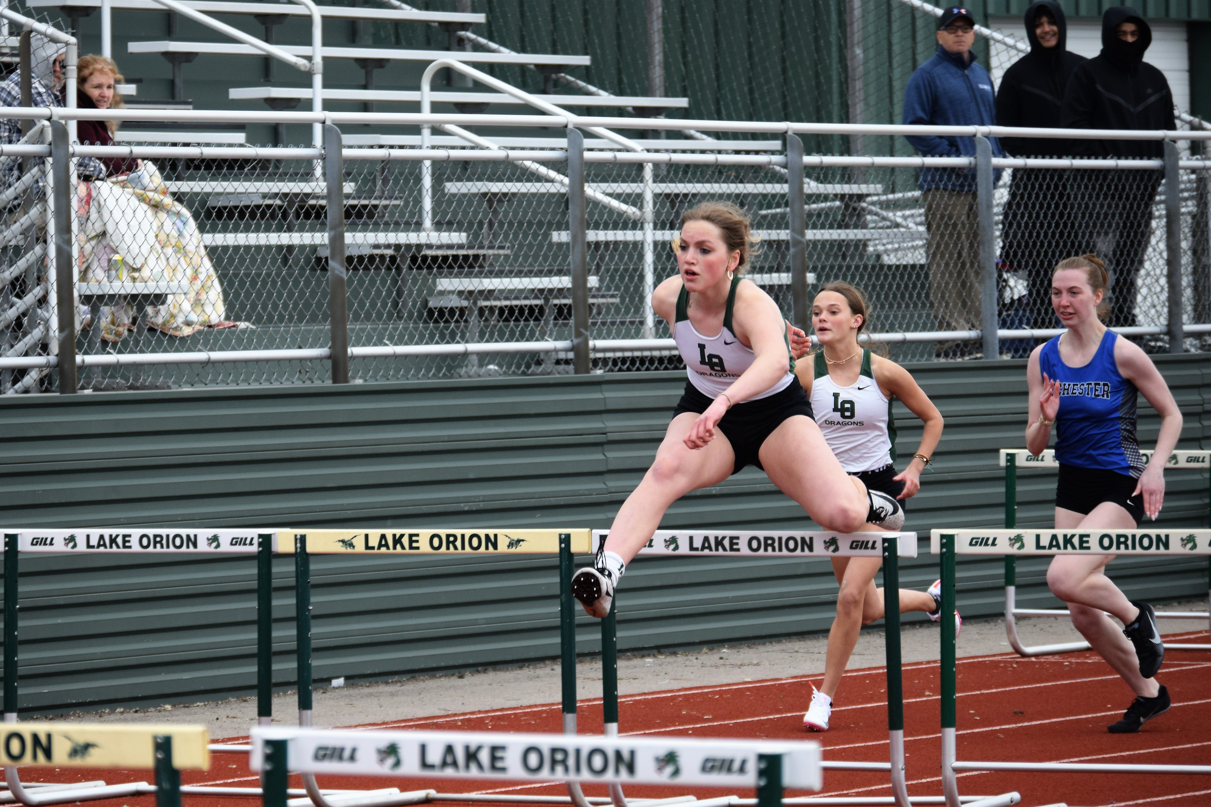 100 hurdles girls (2)