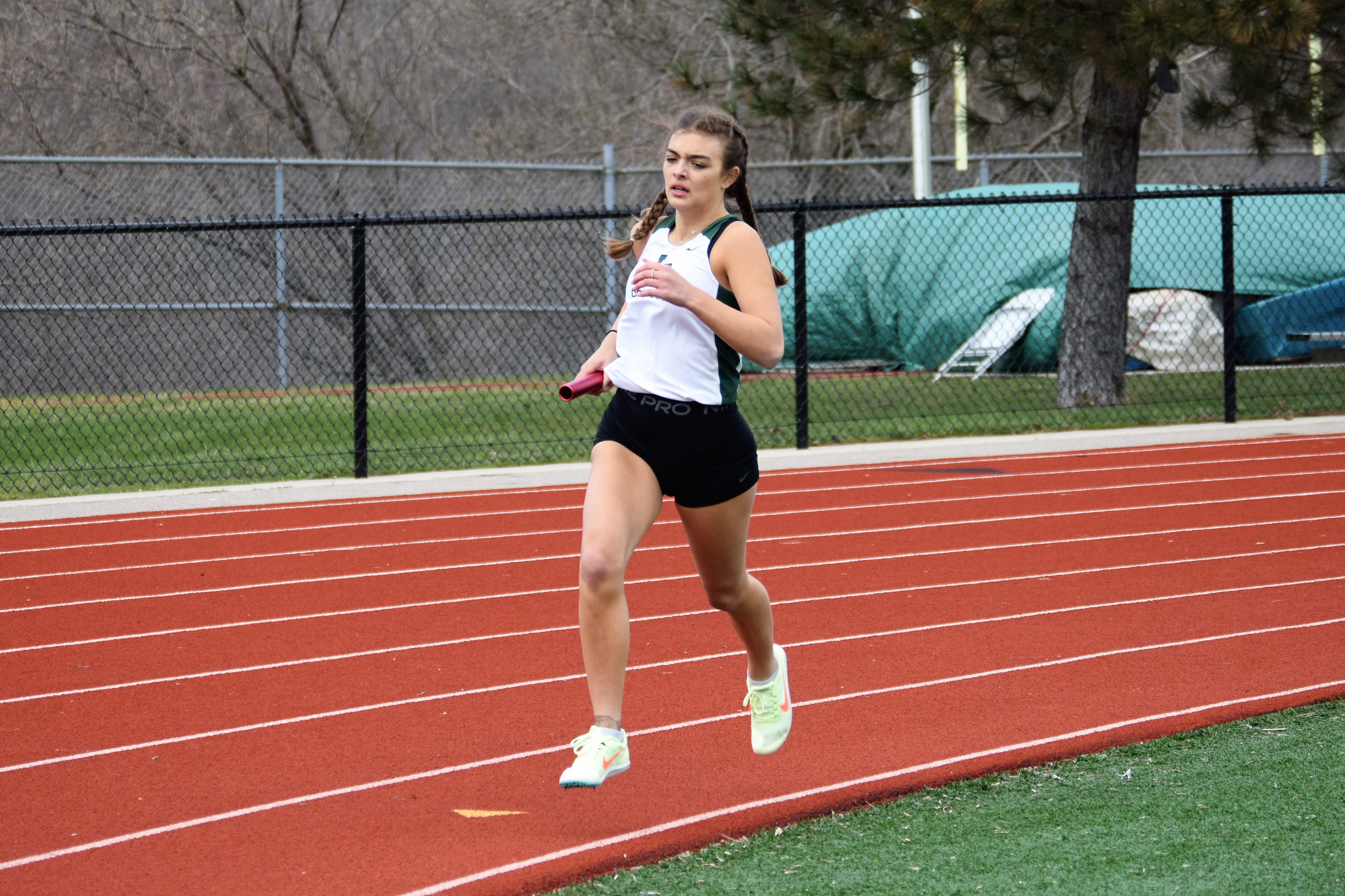 800 relay girls