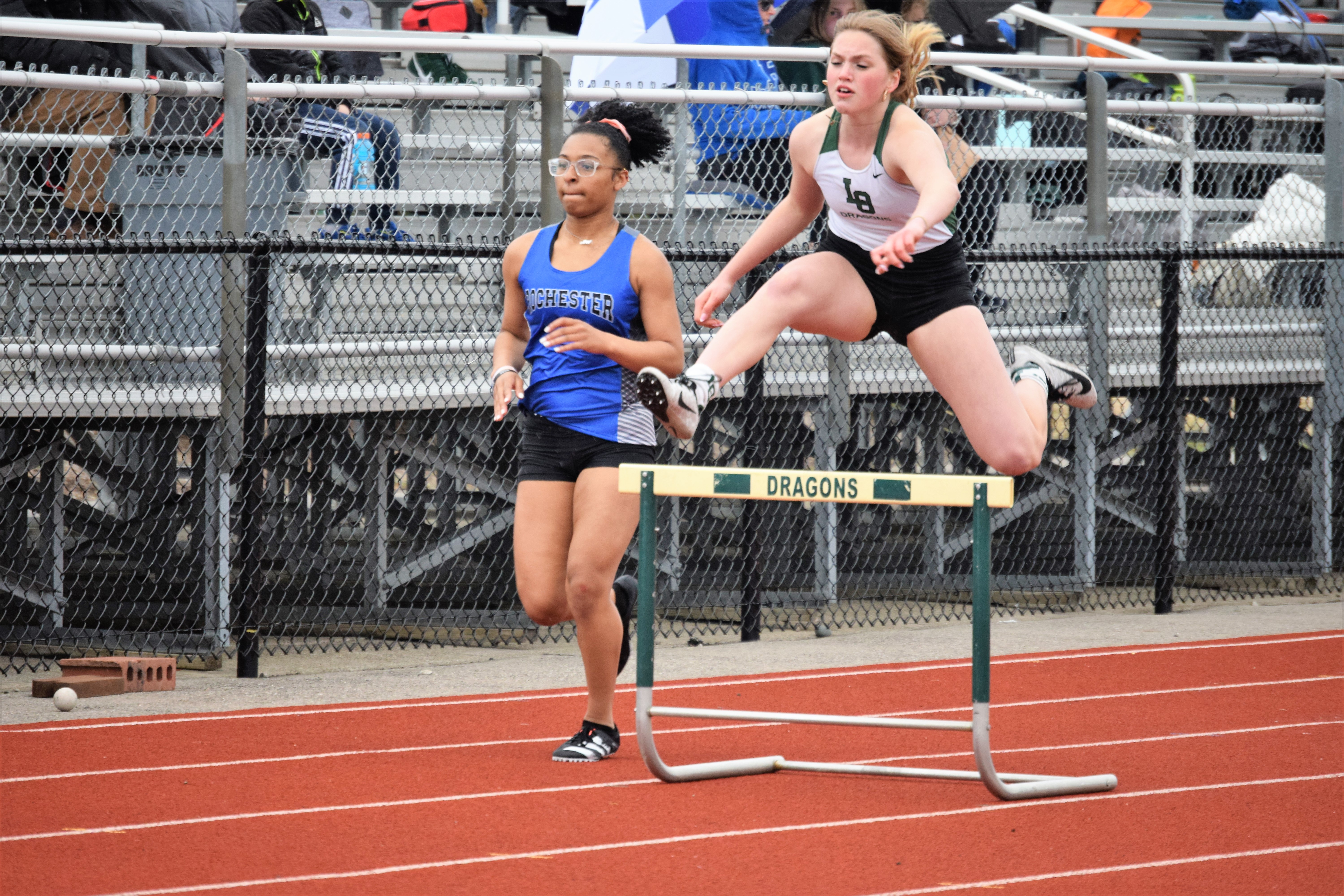 hurdles girls 200