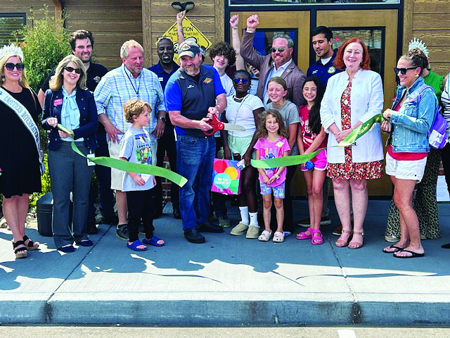 Orion Area Chamber of Commerce holds ribbon cutting welcoming Texas Roadhouse