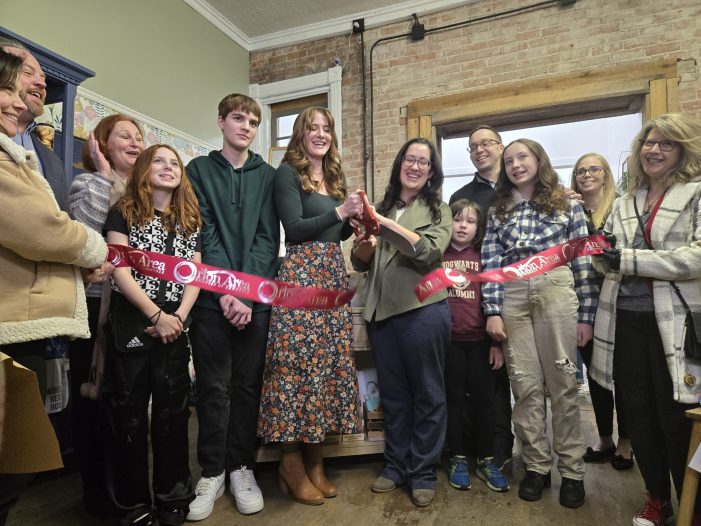 Chamber of Commerce holds ribbon cutting for Messy Designs